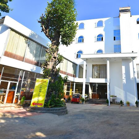 Capitalcity Hotel บาดุลลา ภายนอก รูปภาพ