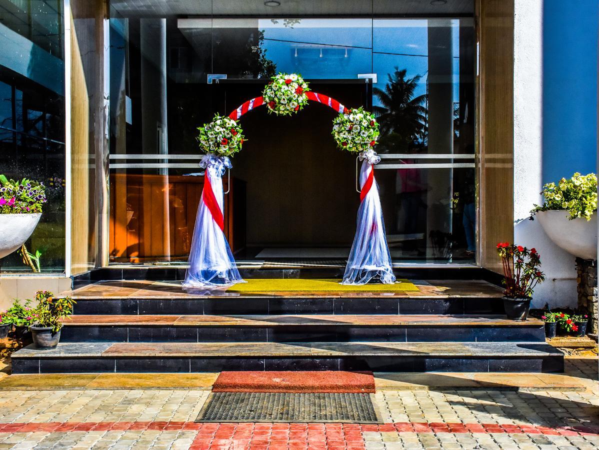 Capitalcity Hotel บาดุลลา ภายนอก รูปภาพ