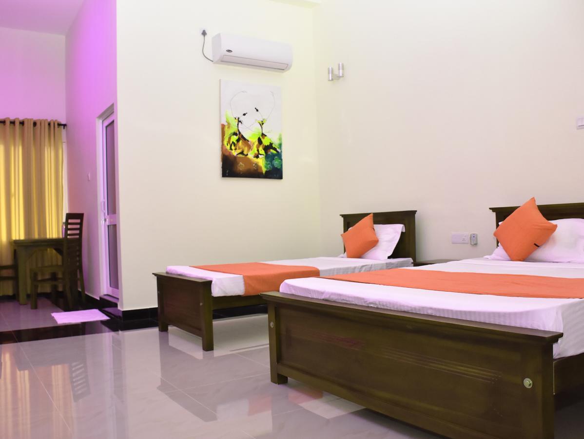 Capitalcity Hotel บาดุลลา ภายนอก รูปภาพ